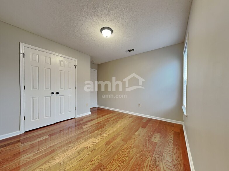 Building Photo - 7007 Meadowlands Pl