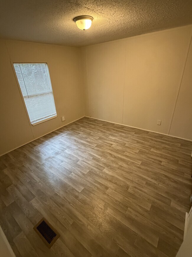 Building Photo - 51 Platinum Dr