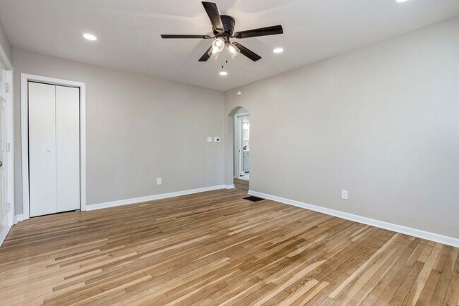 Building Photo - 2220 Auburn Dr