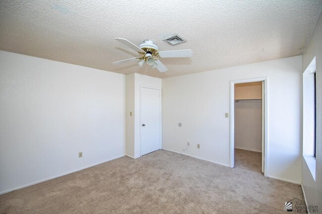 Building Photo - 833 S Avenue A