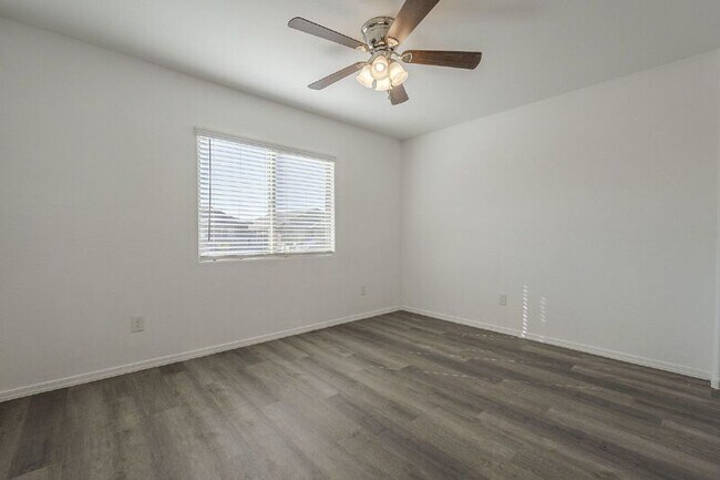 Building Photo - 1536 E Demain Dr