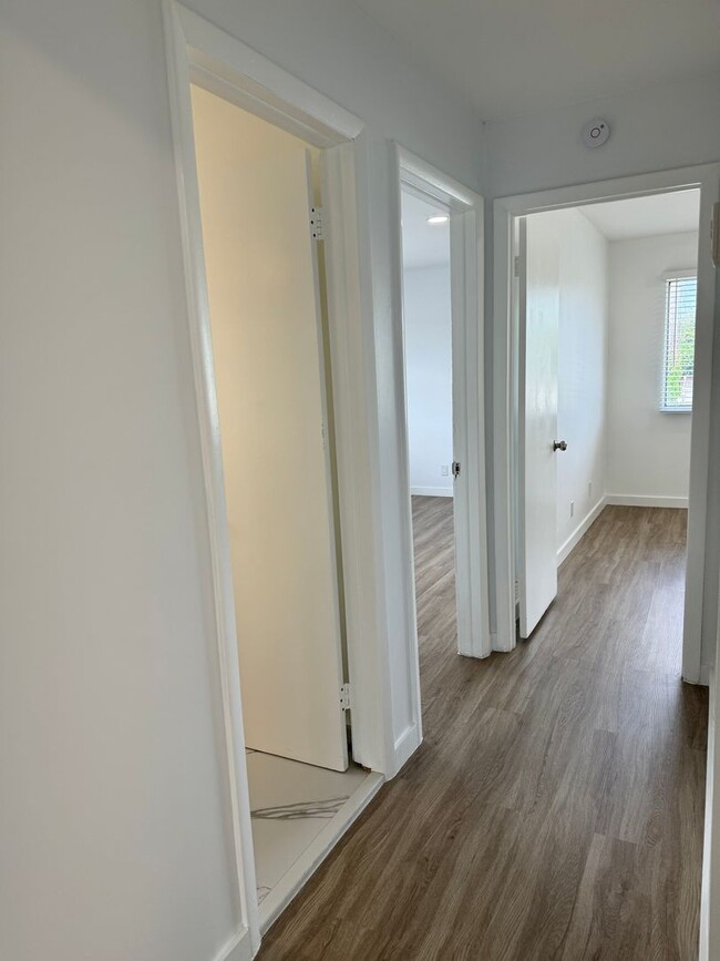 Building Photo - Newly Remodeled 2 Bedrooms - Ask About Our...