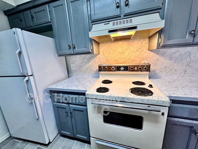 Building Photo - 8712 Rayburn Ave