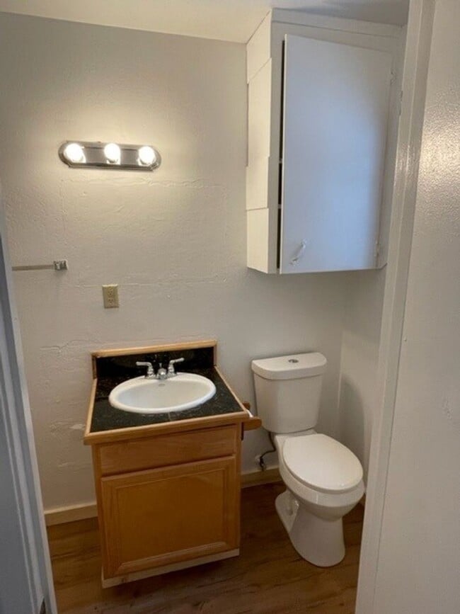 Building Photo - Very Cute Cozy Cabin Style 1BD 1BA Duplex!...