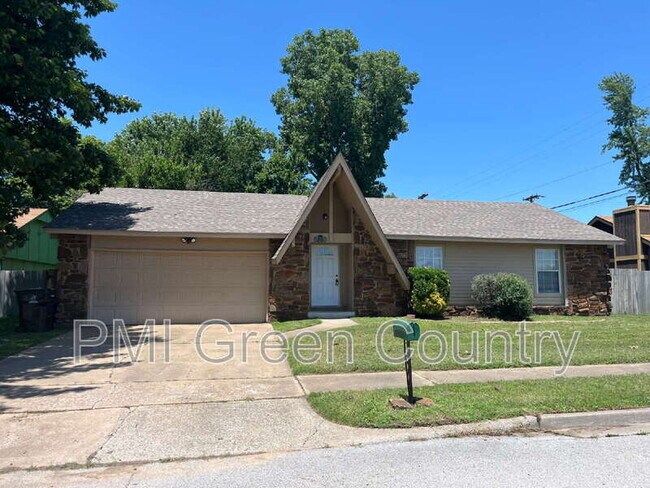 Primary Photo - 900 W Norman St