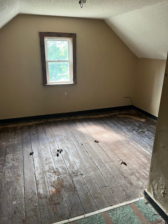 Building Photo - 819 May St