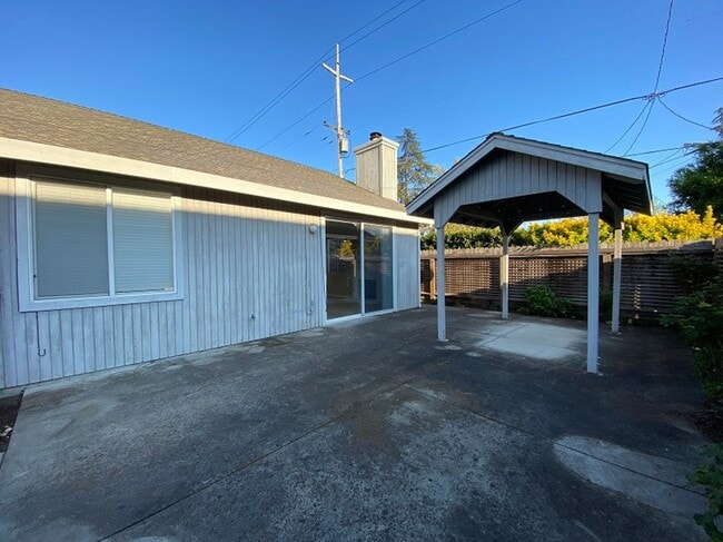 Building Photo - Beautiful Three Bedroom Single Level Napa Home