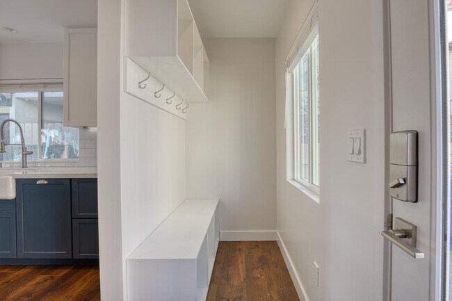 Building Photo - 1628 Thomas Ave