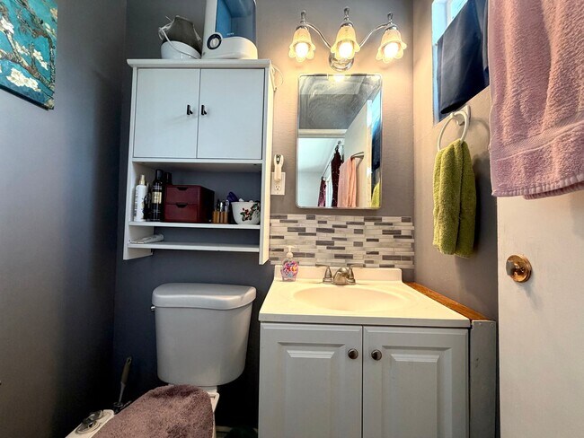 Building Photo - Charming 3 bedroom 2 bathroom house in Ventura!