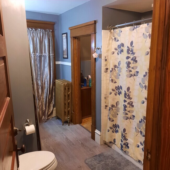 Building Photo - 224 E Dell St