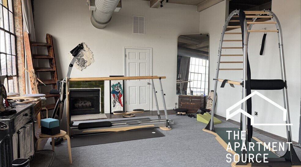 Building Photo - 3134 W Carroll Ave