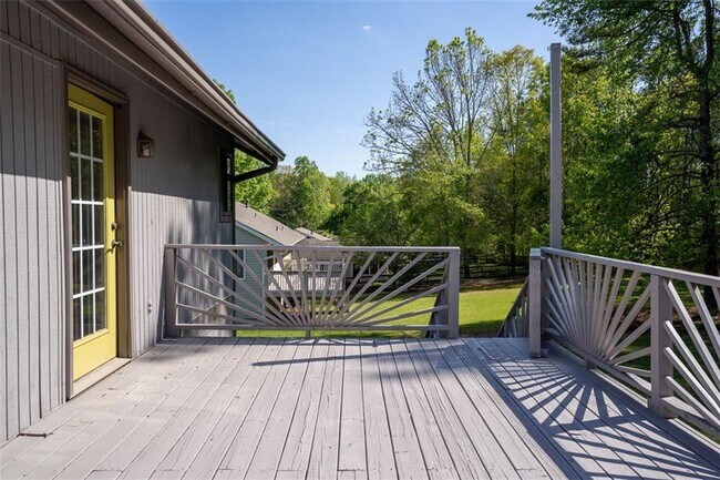 Building Photo - 1540 Magnolia Pl