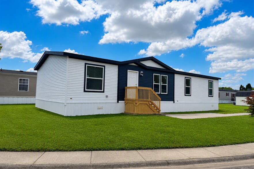 Building Photo - 2153 Pacific Dr