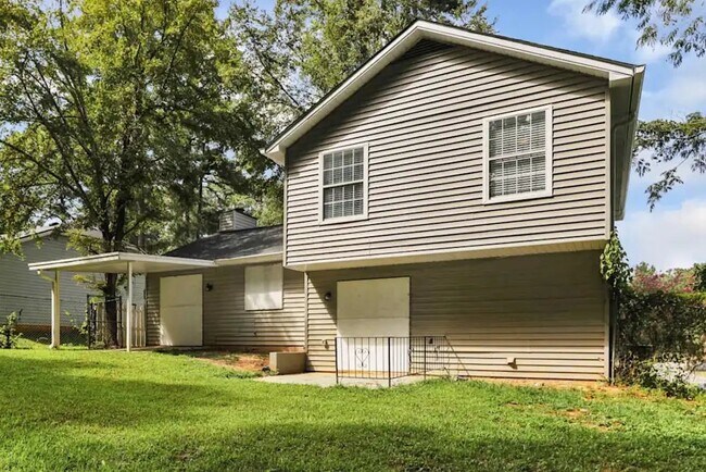 Building Photo - 3728 Adamsville Dr SW