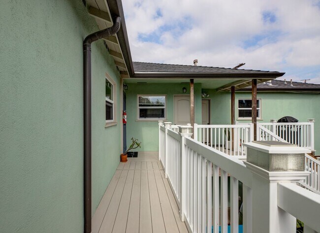 Building Photo - 1048 4th St