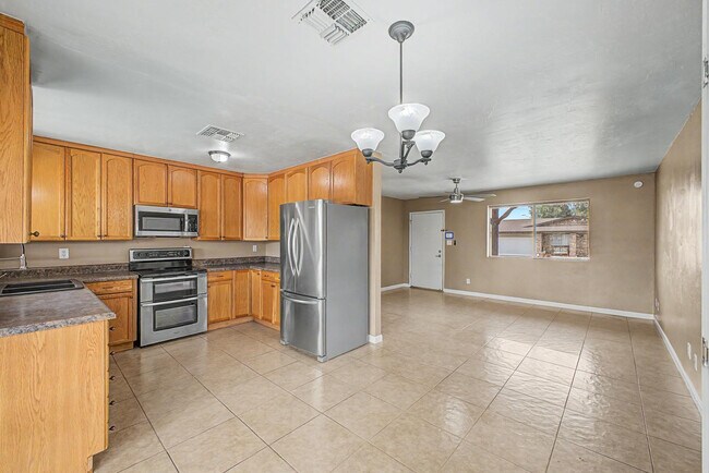 Building Photo - 17801 N 8th Dr