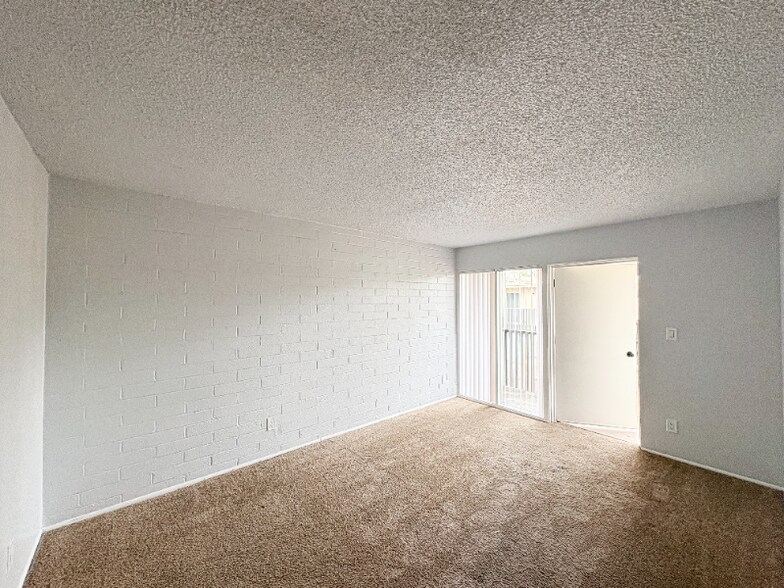 Building Photo - 6802 N 17th Ave