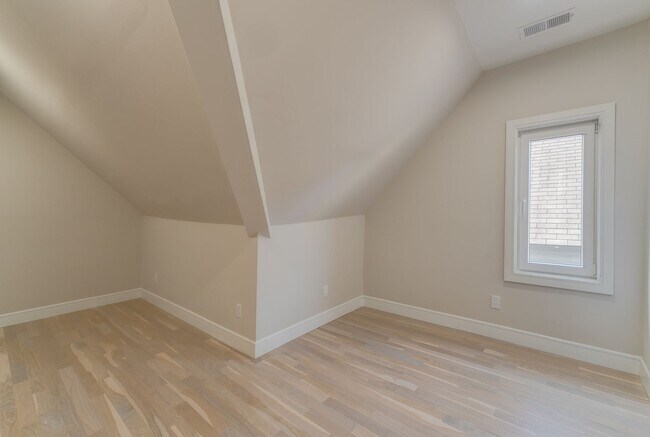 Building Photo - 123 Winchester Ave