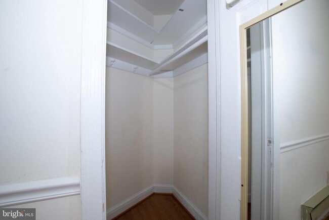 Building Photo - 1612 W Abingdon Dr