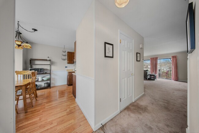 Building Photo - 83 Carriage Dr