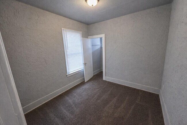 Building Photo - 2530 Fullerton Ave