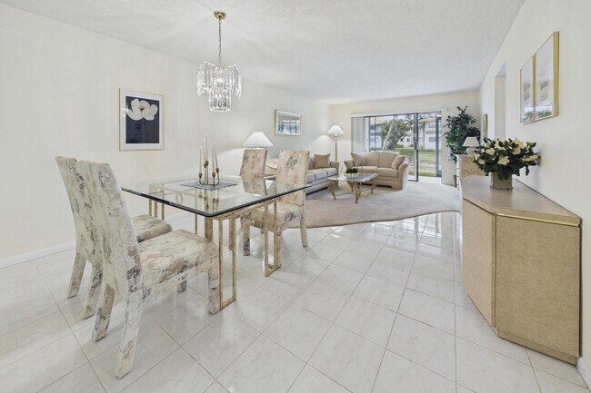 Building Photo - 15451 Pembridge Dr