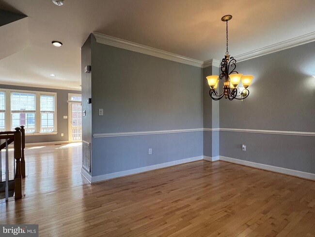 Building Photo - 787 Vestal St