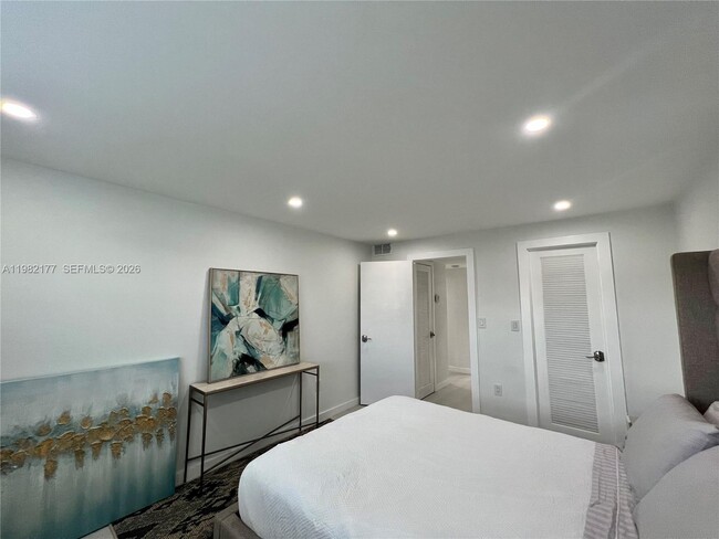 Building Photo - 8595 Sunrise Lakes Blvd