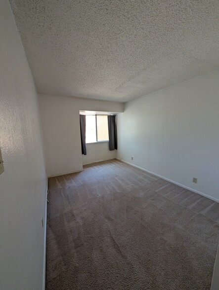 Building Photo - 1644 Lomaland Dr