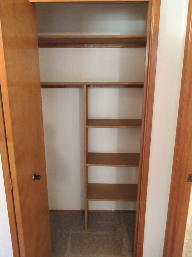 Building Photo - Large Two Bedroom w/ Garage