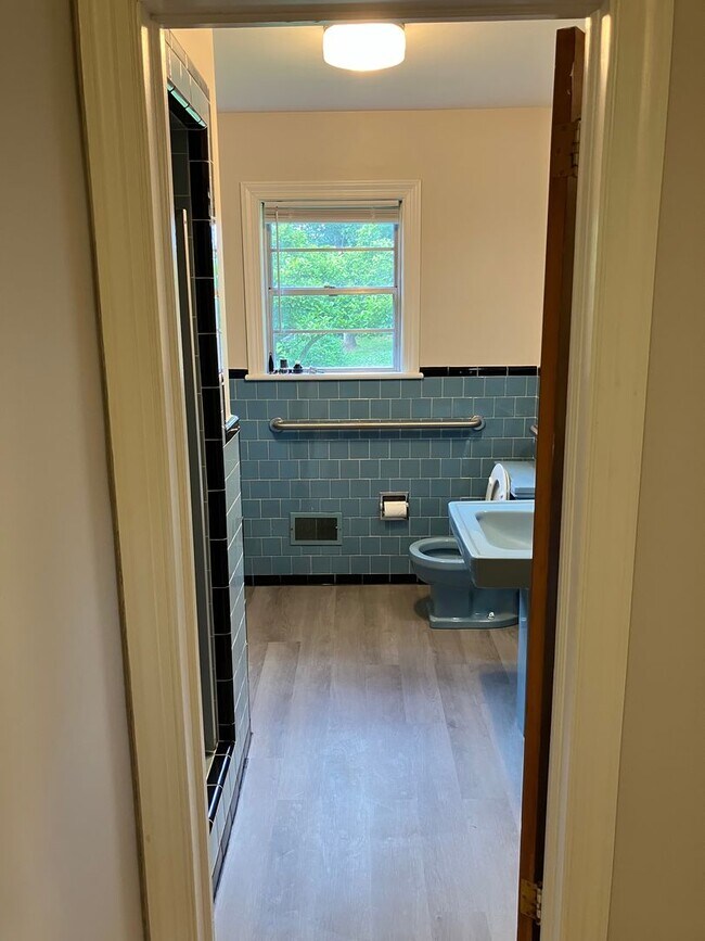 Building Photo - PENDING: 3 BR/3 BA Home with Large Yard