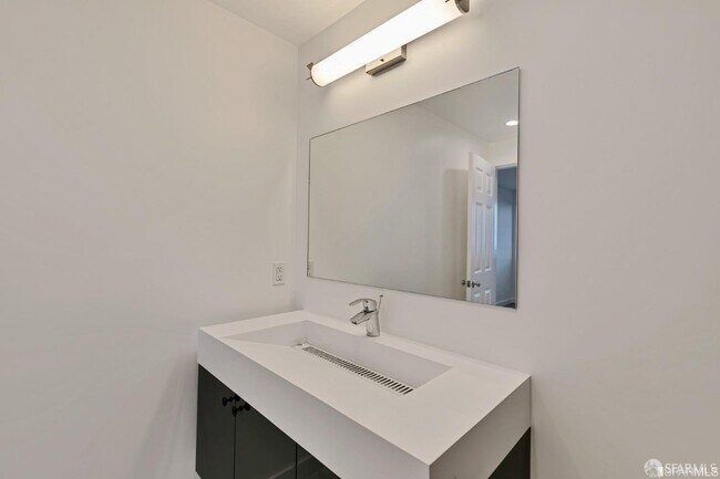 Building Photo - 68 Cayuga Ave