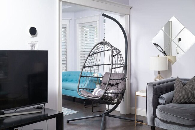 Building Photo - 810 Broadway-SI ID1511377P