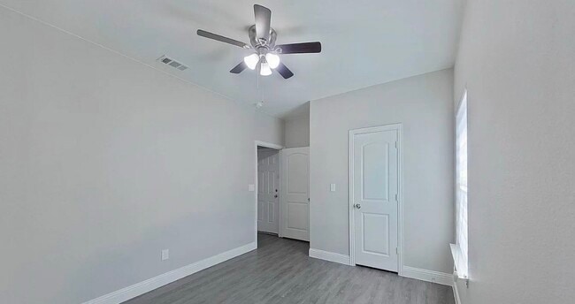 Building Photo - Move-In Ready 4-Bedroom Home with Timeless Appeal