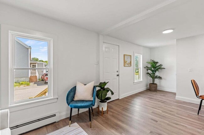 Building Photo - Move-In Ready! Updated Biddeford 3BR/2BA H...
