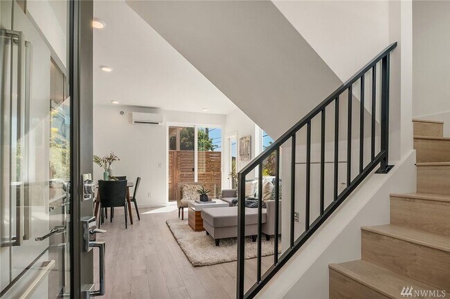 Building Photo - 1112 13th Ave