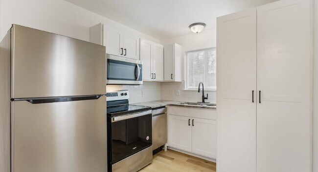 Building Photo - 1118 Ebert Ave