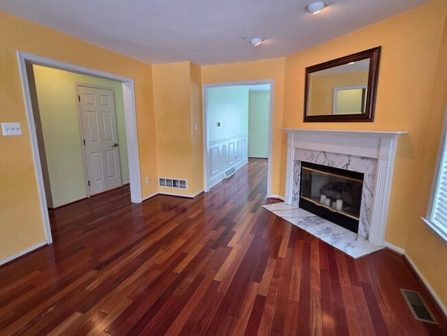 Building Photo - Beautiful Home Available in Evian!