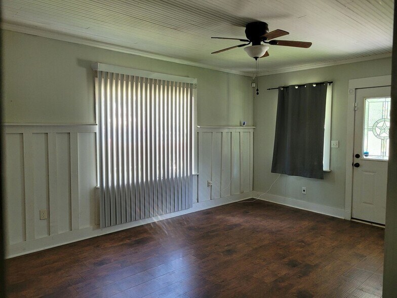 Building Photo - 205 N Lelia Ave