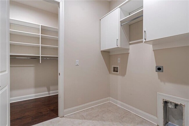 Building Photo - 3430 Steinbeck St