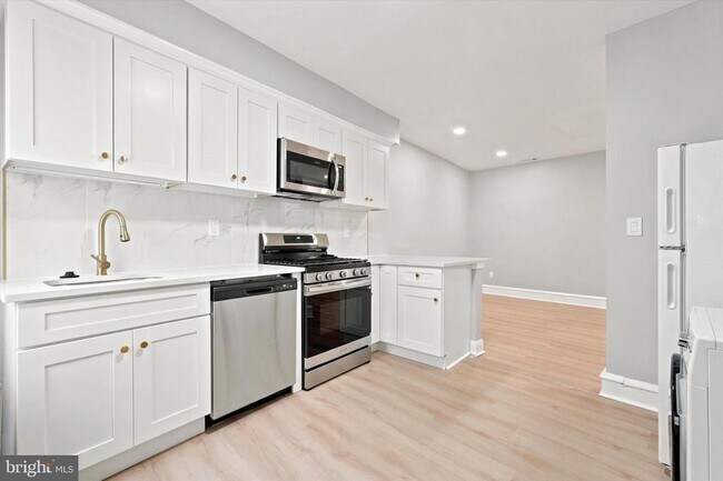Building Photo - 5548 Ridge Ave