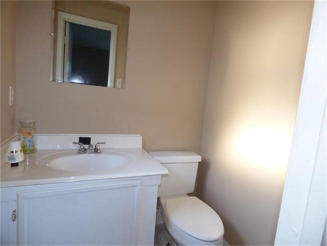 Building Photo - 1222 Kappa St