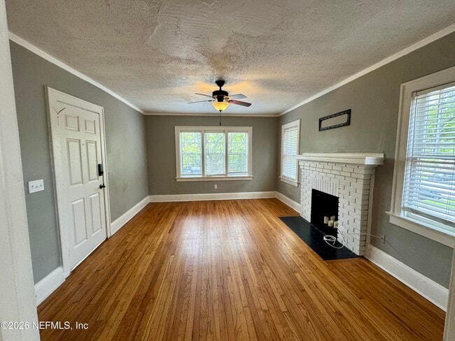 Building Photo - 2325 Myra St