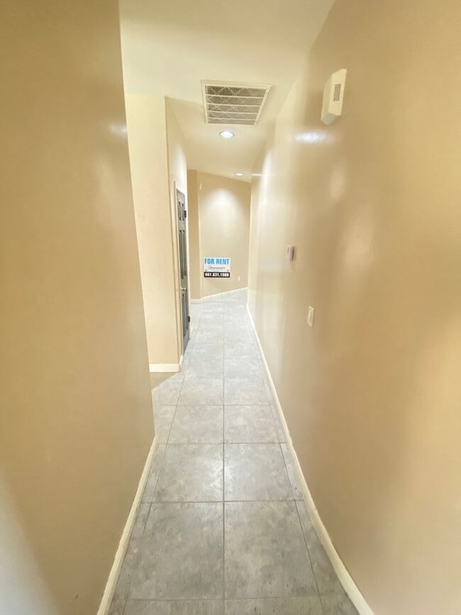 Building Photo - Elegant 3-Bedroom Home in Seven Oaks