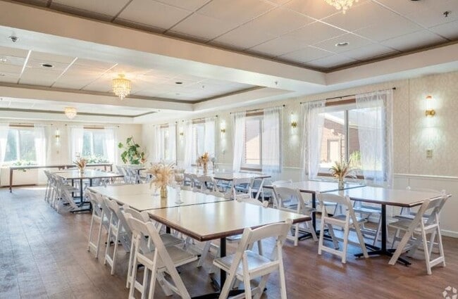 Building Photo - 605 Chase Blvd