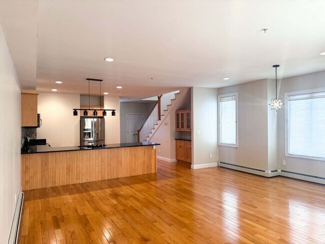 Building Photo - Luxury long term rental in the Heart of Brunswick