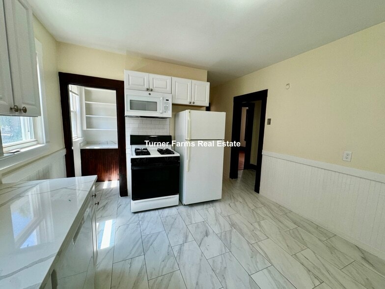 Building Photo - 41 Michigan Ave