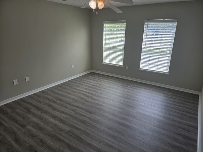 Building Photo - 405 Brooklet Cir