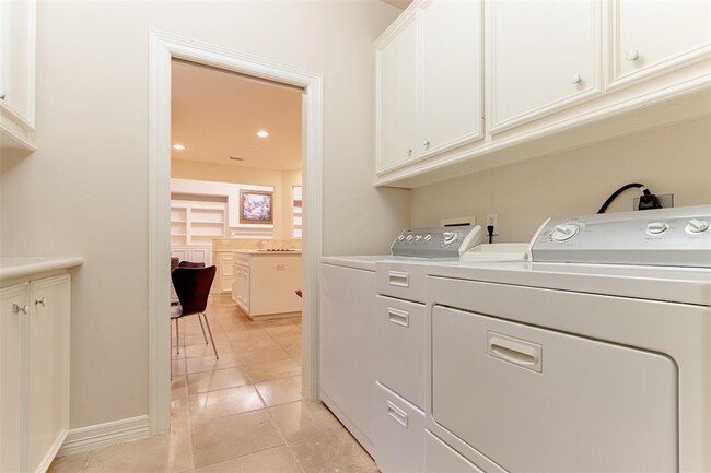 Building Photo - 3115 Evergreen Oak Dr