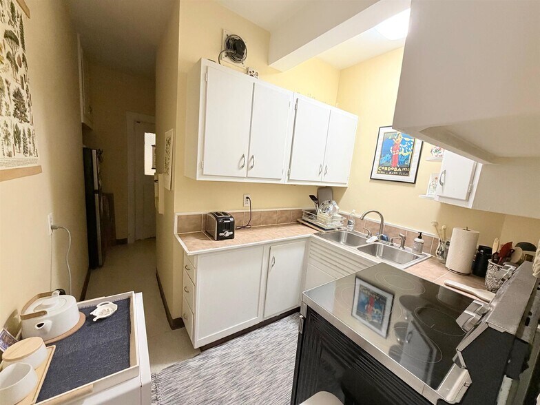 Building Photo - 15A Jason St